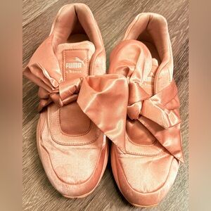 PUMA Fenty x Rihanna Bow Sneakers in the Silver Pink Size 6 1/2 Released 2017